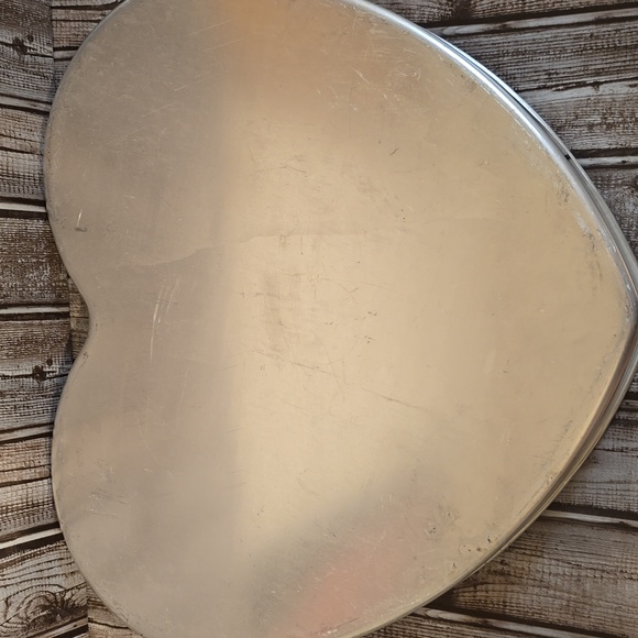 Heart-Shaped Silver Baking Pan - Picture 2 of 3